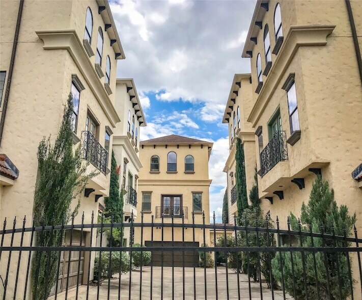Foto principal - 1432 W 21st St