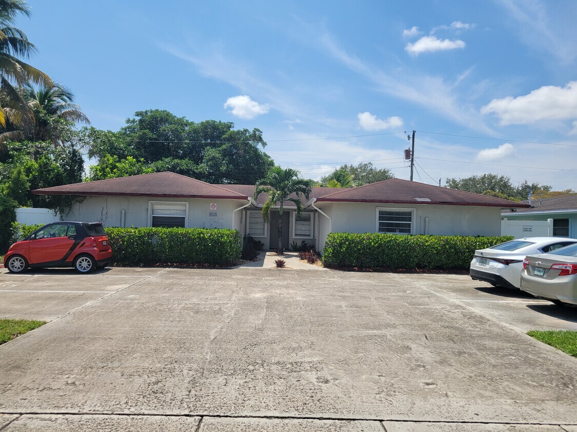 Primary Photo - 740 Himmarshee St