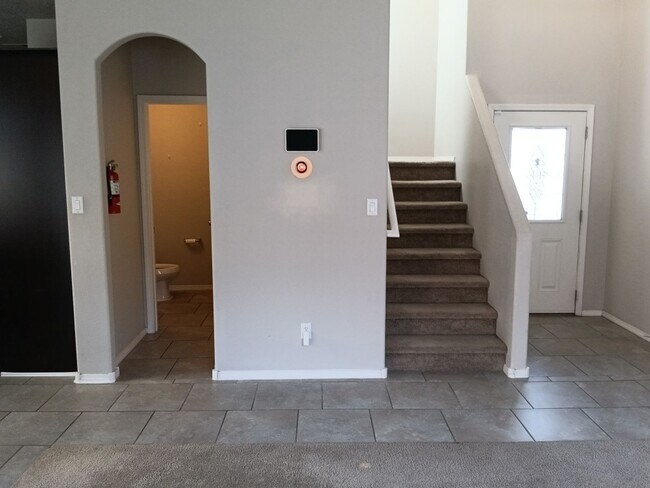 Foto del edificio - Spacious 3 bedroom, 2.5 bathroom home! Showings available NOW! ***MOVE IN SPECIAL***