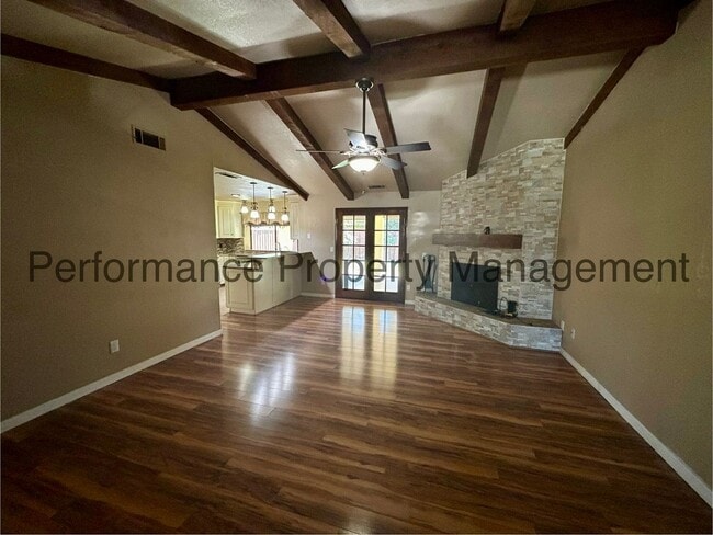 Building Photo - Charming 3 Bed/2 Bath in Porterville w/ RBP & $0 Deposit Option