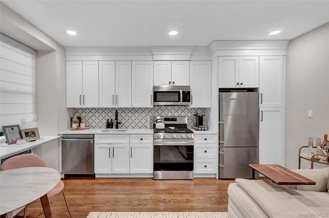 Photo - 25 W Broadway Apartment