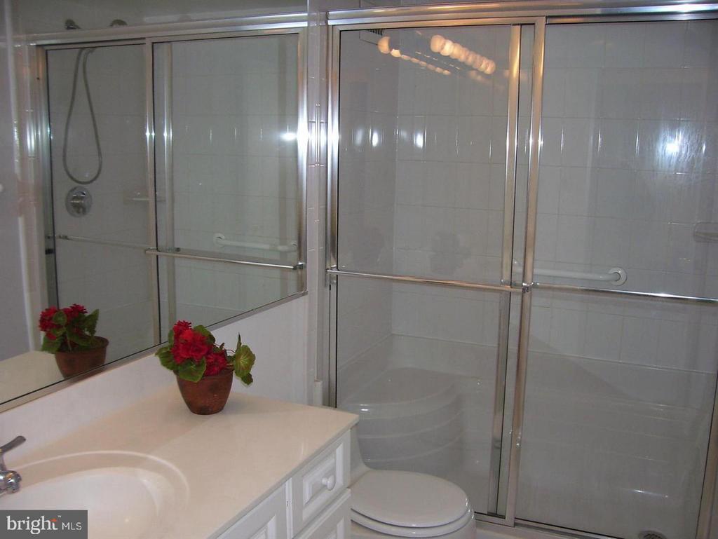 Foto principal - 5225 Pooks Hill Rd