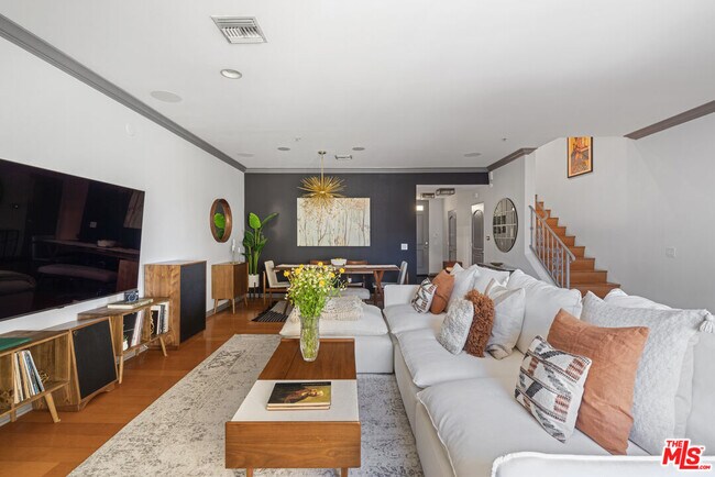 Foto del edificio - 851 N San Vicente Blvd