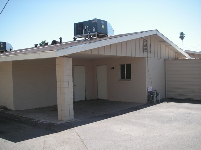 Carport - English Manor