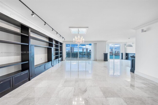 Foto del edificio - 3201 NE 183rd St