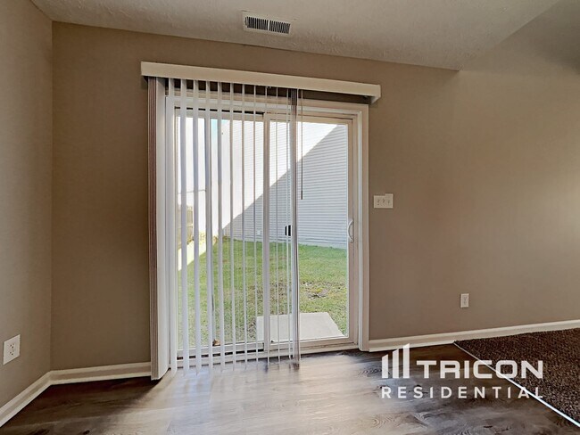Foto del edificio - 644 Scotch Pine Dr
