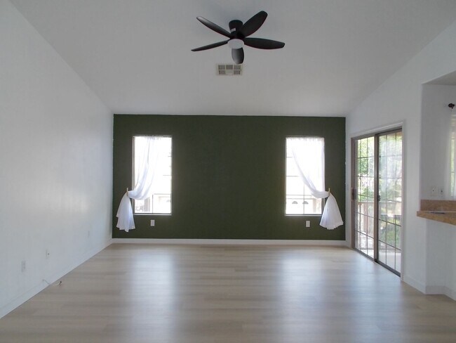 Building Photo - Move-In Ready 2BD/2BA Corner-Unit Condo in Guard-Gated Painted Desert!