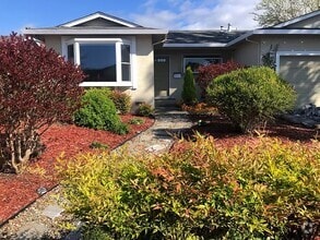 Building Photo - 1524 Baywood Dr