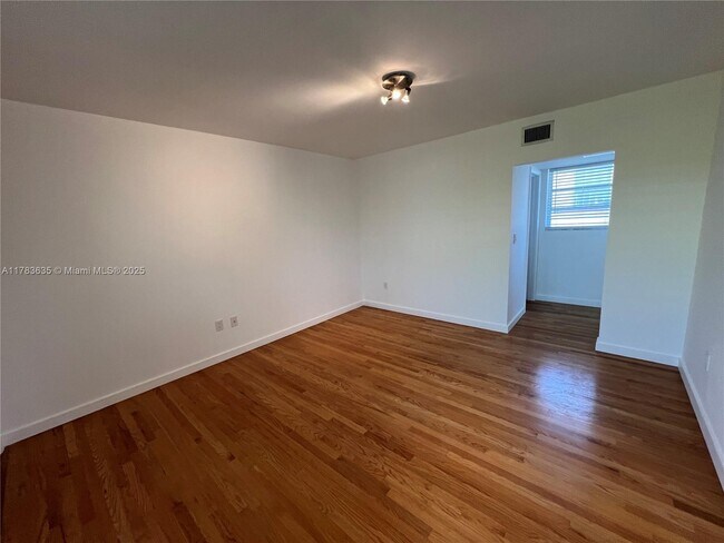 Foto del edificio - 531 NE 82nd Terrace