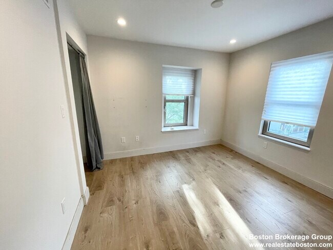 Foto del edificio - 118 Buttonwood St
