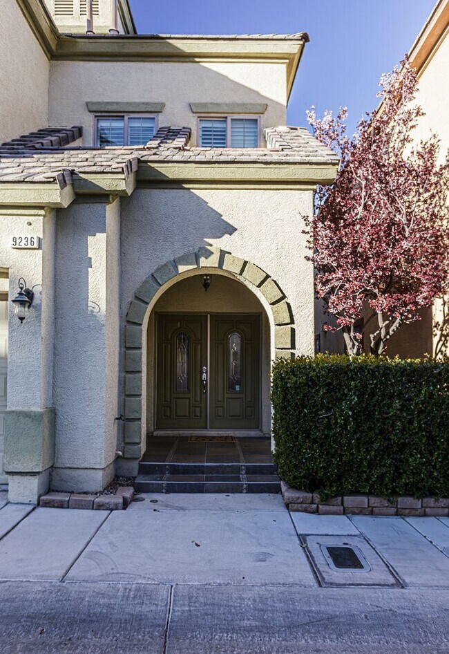 Foto del edificio - Queensridge Home