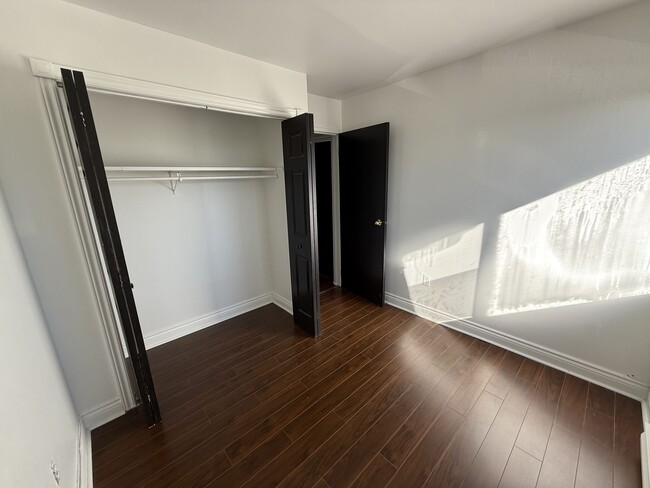 Building Photo - Spacious unit For Rent