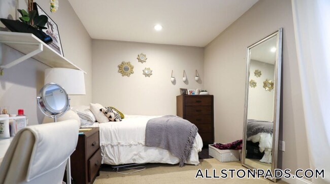 Foto del edificio - 77 Linden St