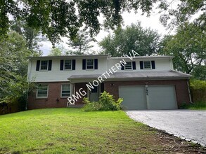 Building Photo - 7905 Lewinsville Rd