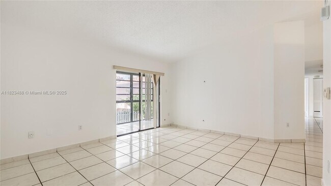 Foto del edificio - 20680 NE 4th Ct