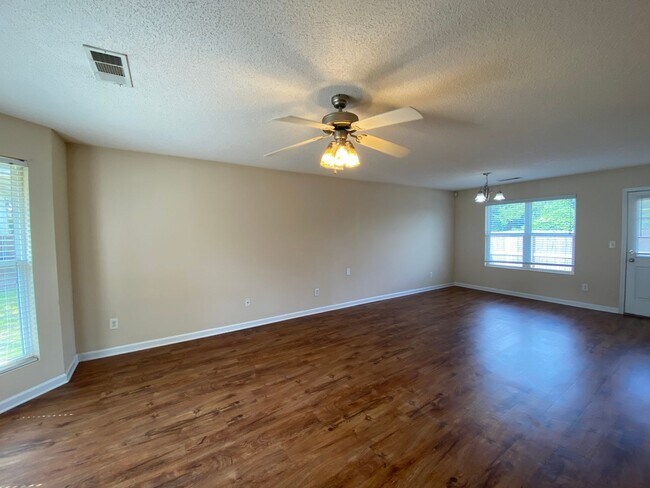 Foto del edificio - BRIDGEWATER HOME WITH FENCED IN YARD! PRE-...