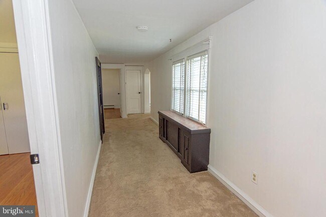 Foto del edificio - 446 Clearview Ave