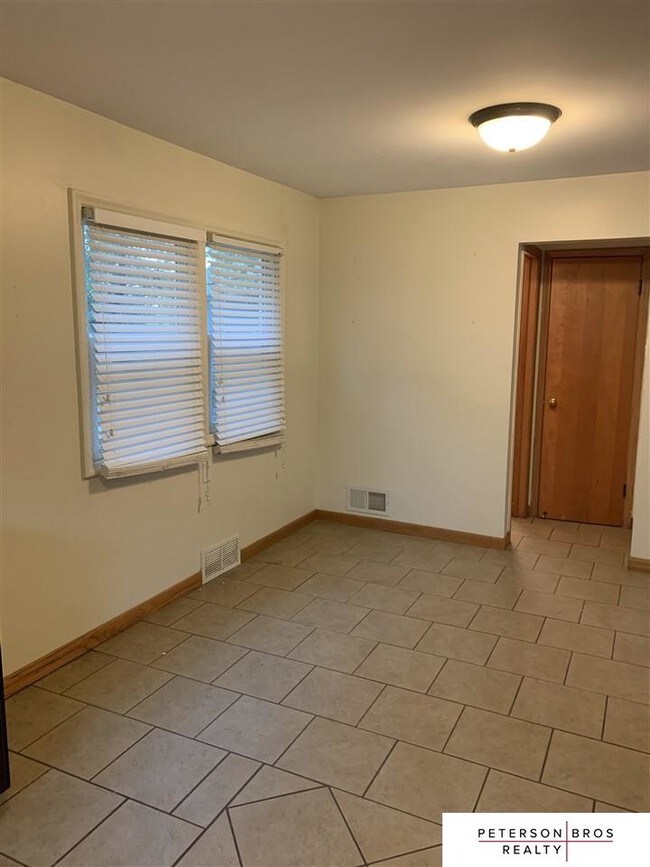 Building Photo - 2128 S 46th Ave