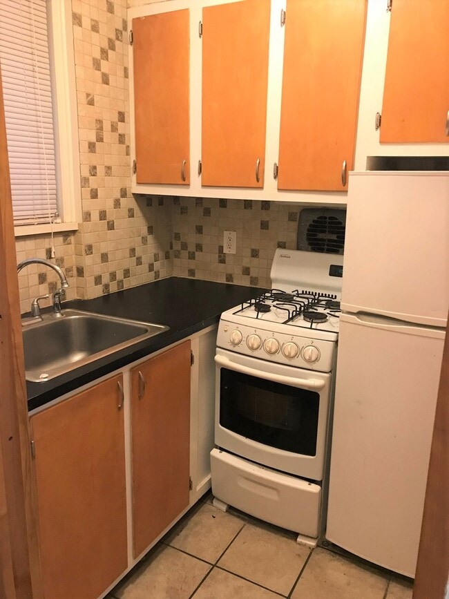 Foto del edificio - 2BR/1BA - East Campus - Stone's throw to Class! Water Included!