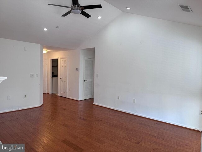 Building Photo - 5960 Millrace Ct
