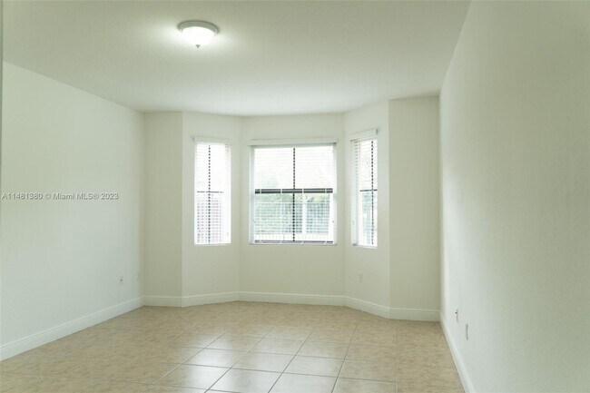 Foto del edificio - 9972 NW 10th St