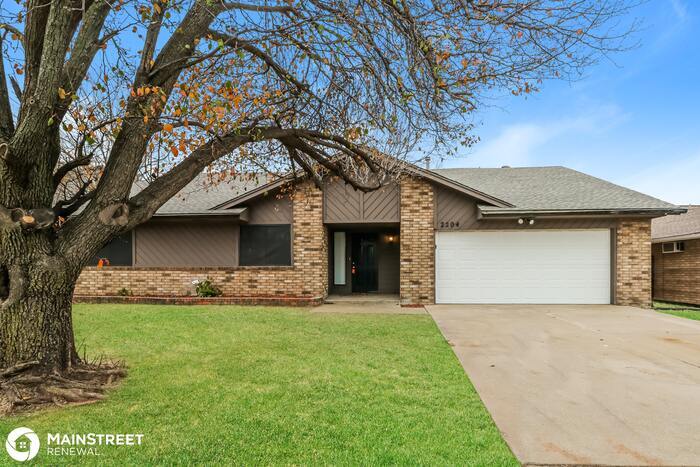 Primary Photo - 2204 SUMMER OAK DR, EDMOND, OK 73013