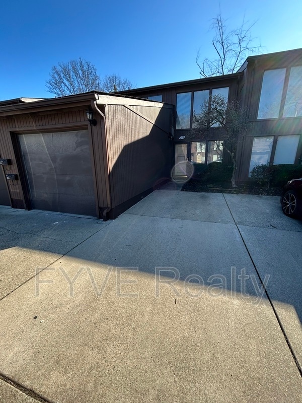 Primary Photo - 5590 Barton Rd