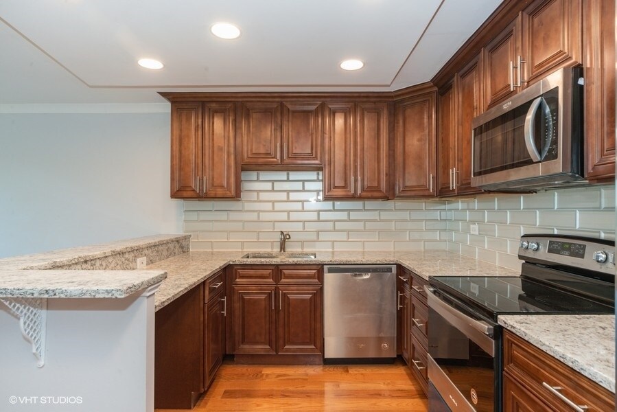 Foto principal - 16 E Old Willow Rd