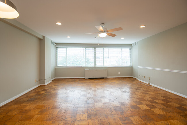Foto del edificio - 5406 Connecticut Ave NW