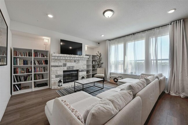 Building Photo - 8101 Knoxville Trl