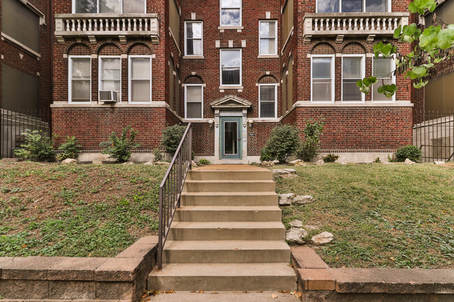 Building Photo - 5527 Pershing Ave