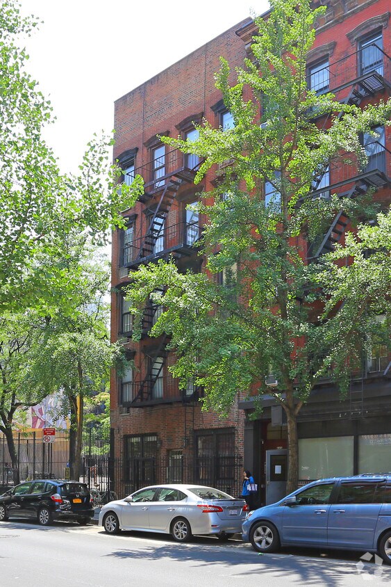 Primary Photo - 444 W 46th St