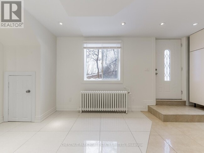 Photo du bâtiment - 121 Cheritan Ave