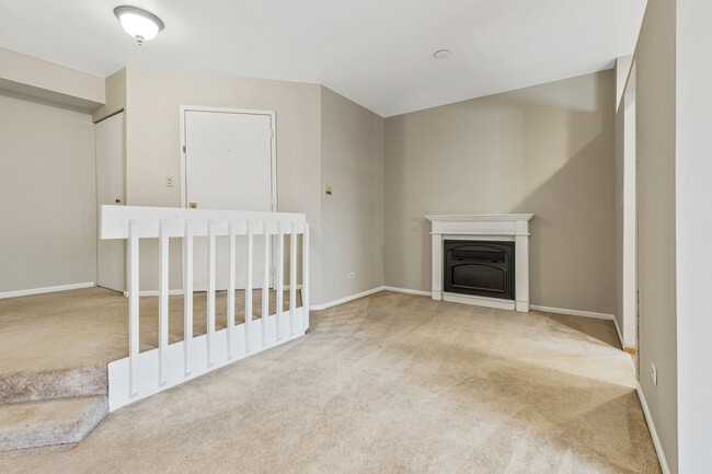 Building Photo - 1665 Commodore Ct