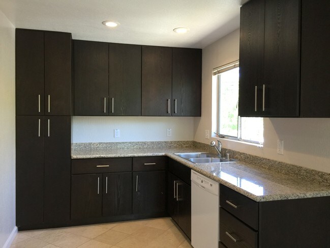 Building Photo - 479 Margarita Ave