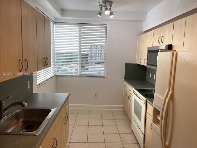 Foto del edificio - 2550 SW 27th Ave
