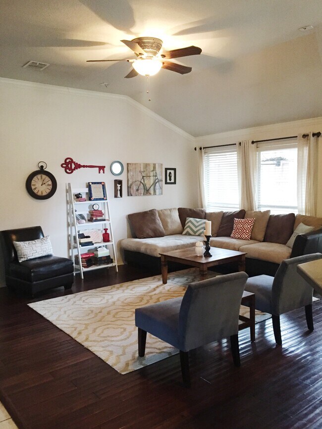 Foto del edificio - 1666 Knoll Ridge Circle