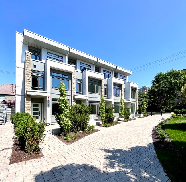 Building Photo - The Mansion