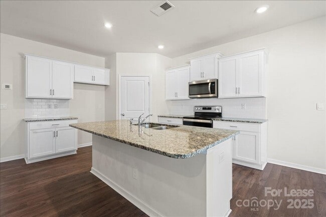 Building Photo - 221 Wildflower Dr