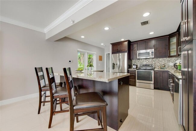Building Photo - Beautiful home in quiet neighborhood