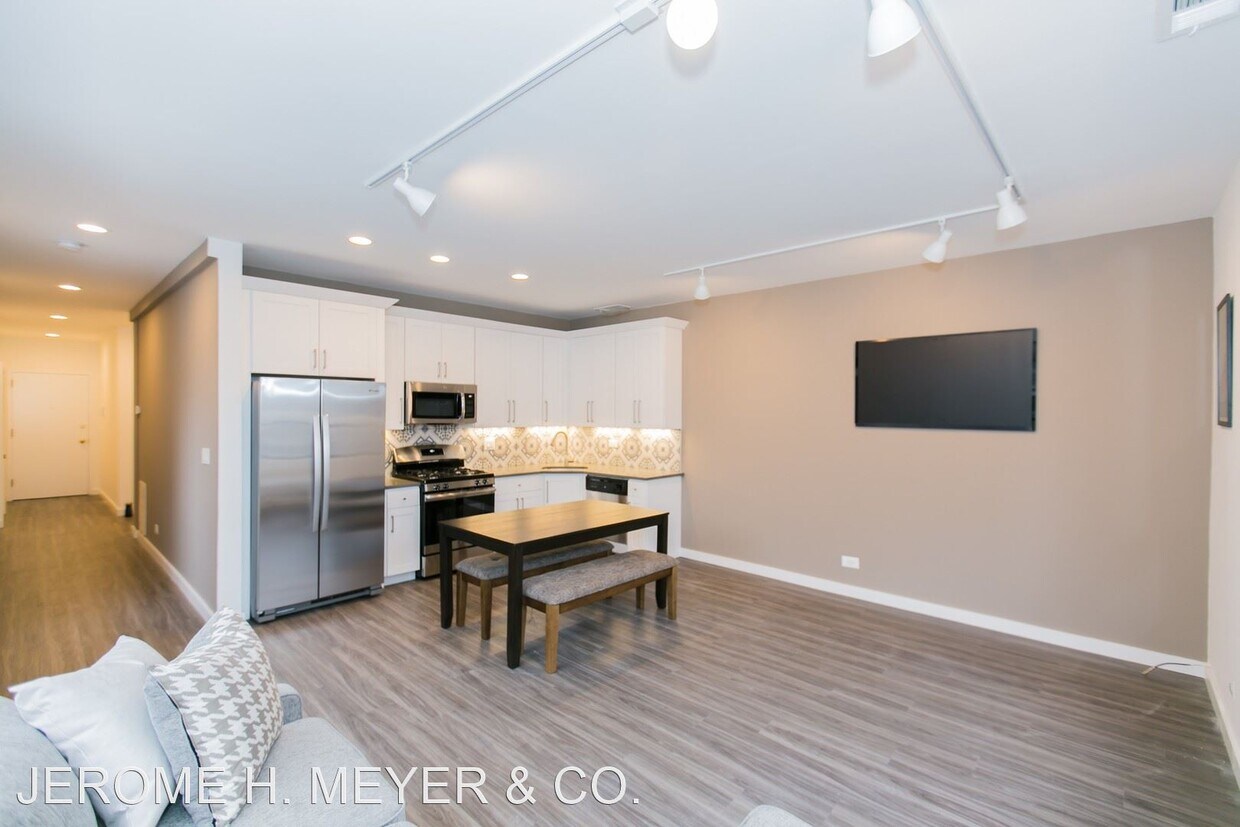Foto principal - 2526 N Clark St