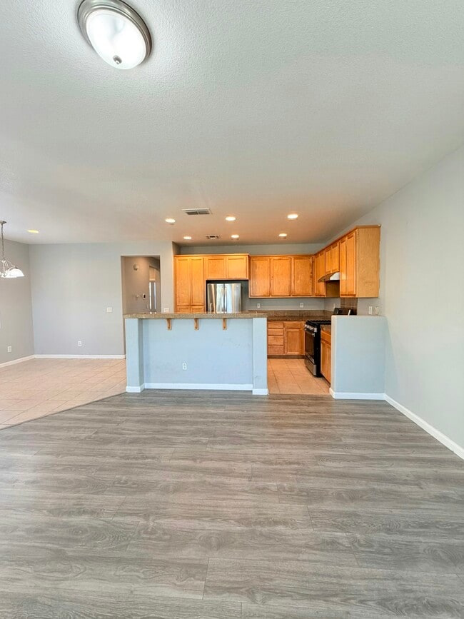 Building Photo - 4375 Tropaz Ln