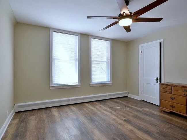 Building Photo - 3521 Oak Ave