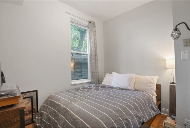 Foto del edificio - 2153 W Potomac Ave