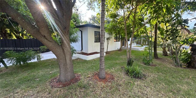 Foto del edificio - 12800 NE 12th Ave