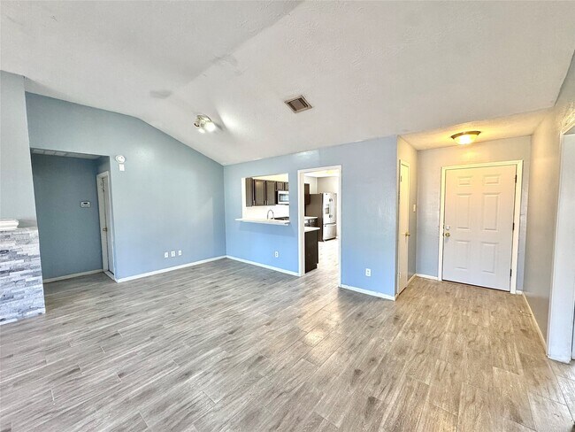 Foto del edificio - 15807 Pilgrim Hall Dr