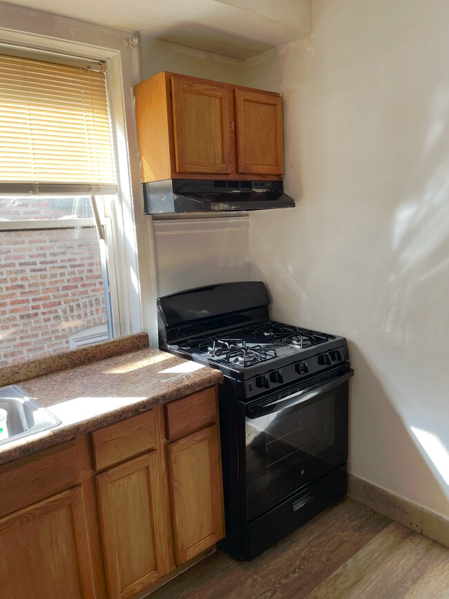Foto del edificio - 6324 N Claremont Ave