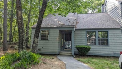 Building Photo - 1465 Hooksett Rd