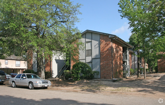 Building Photo - 800 Bellshire Apartments