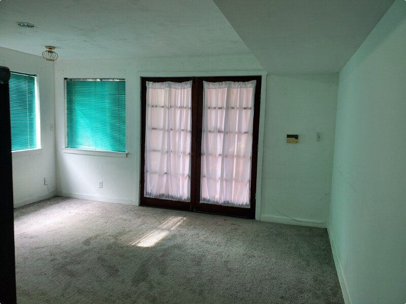 Primary Photo - 1809 Elm St